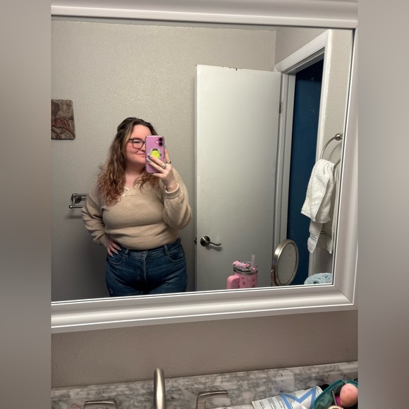 Meet your Posher, Sarah - Picture 3 of 4